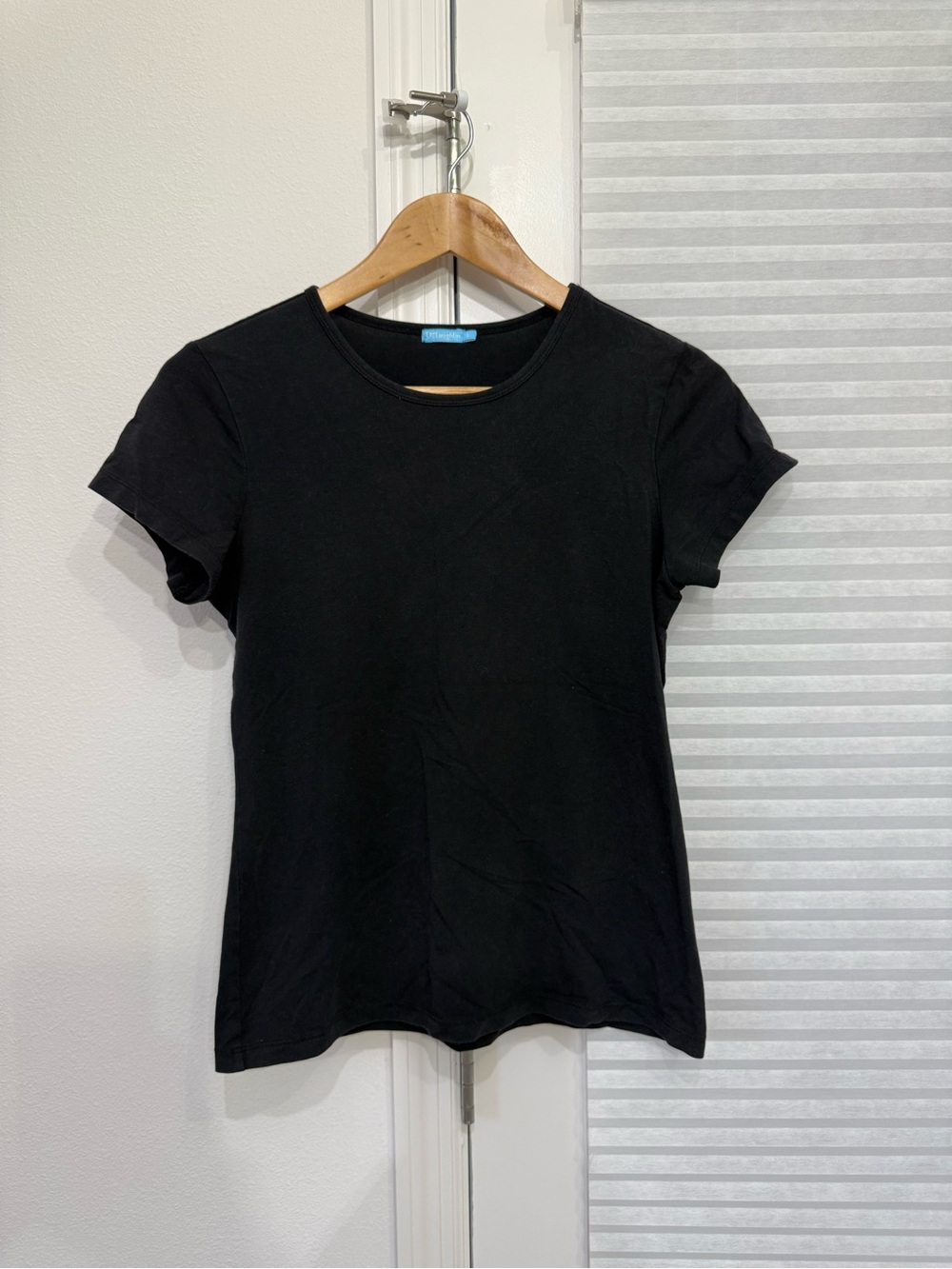 J. McLaughlin Black Short-Sleeve Crew Tee